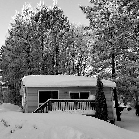 Oakview Lodge & Marina Algonquin Highlands Екстериор снимка