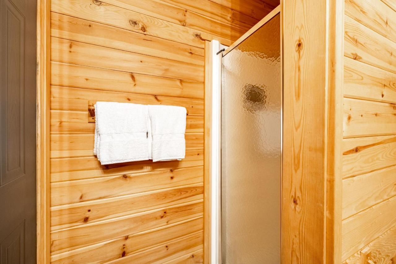 Oakview Lodge & Marina Algonquin Highlands Екстериор снимка