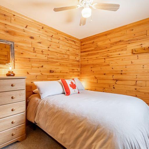 Oakview Lodge & Marina Algonquin Highlands Екстериор снимка