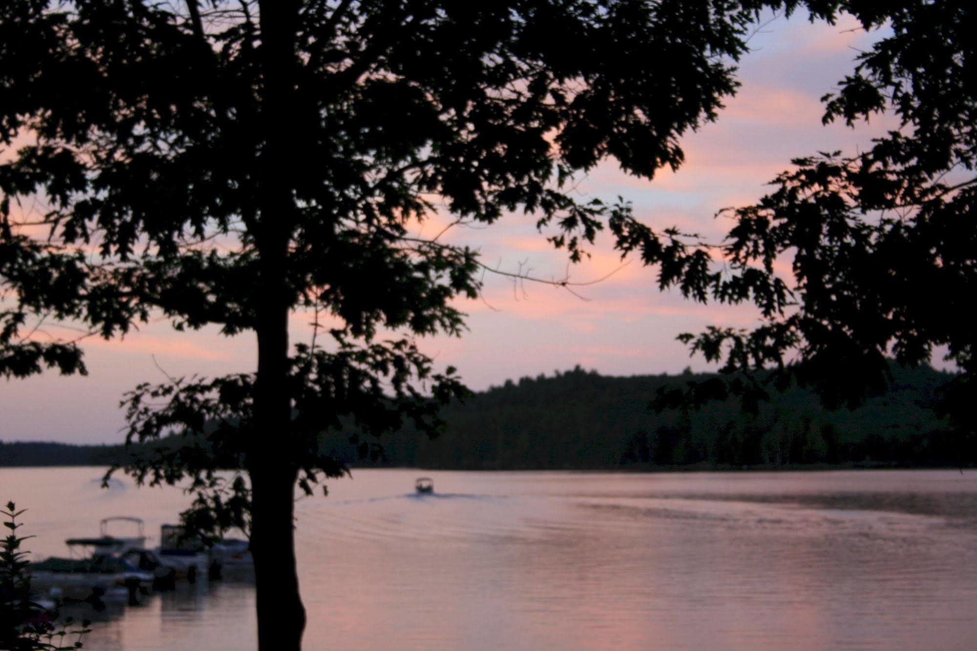 Oakview Lodge & Marina Algonquin Highlands Екстериор снимка